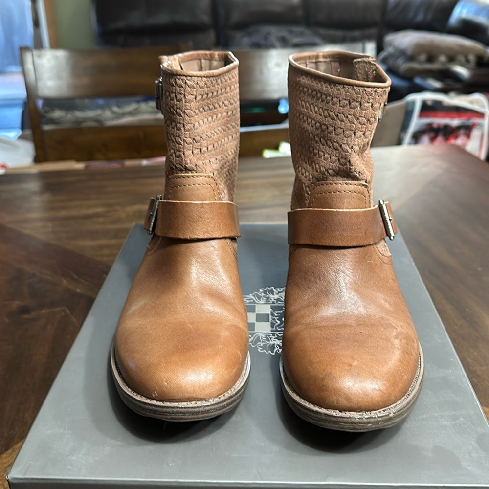 VINCE CAMUTO bootie